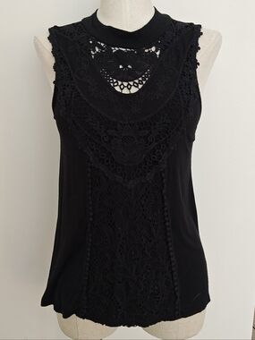 No Boundaries | M | Black Lace Crochet Sleeveless Camisole